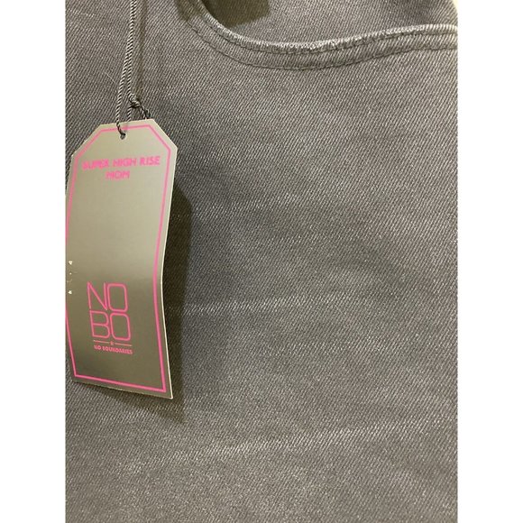 No Boundaries NOBO Mom Jeans Womens Size 15 Black High-Rise Distressed Knee New - Picture 8 of 8